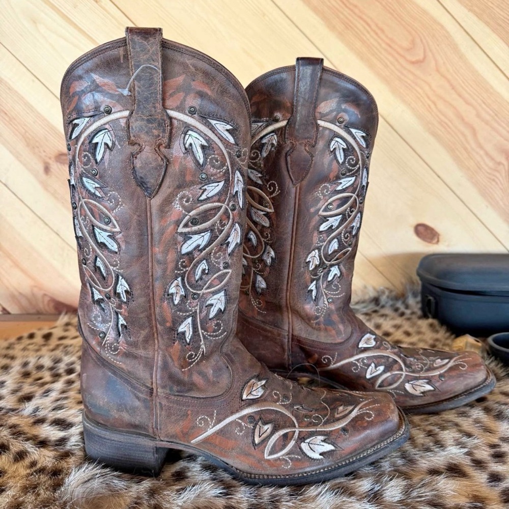 Brown Leather Cowboy Boots with White Embroidery